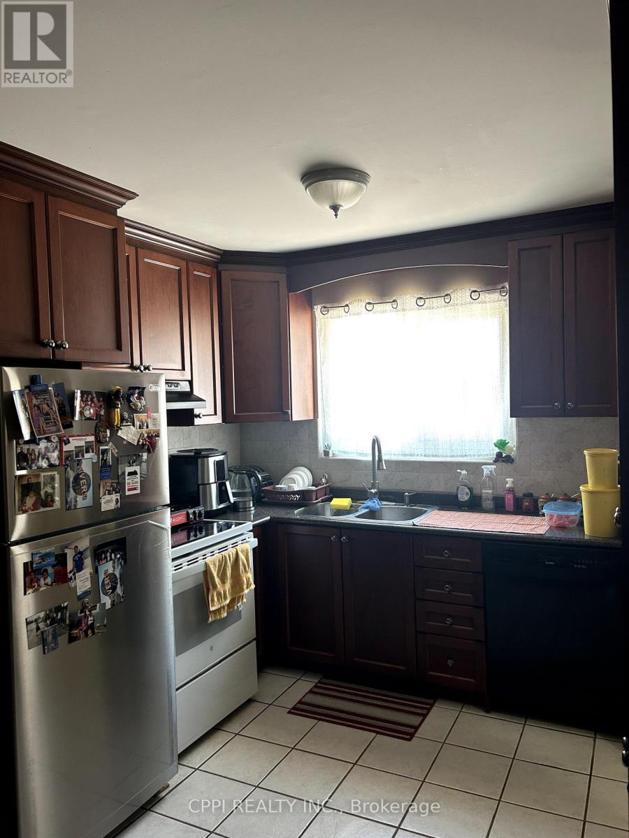 $679,900 110 - 69 GODSTONE ROAD Toronto (Don Valley Village), Ontario M2J3C8